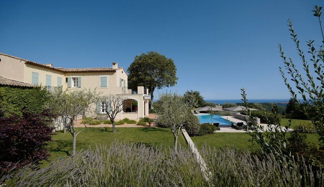 Distinguished south-facing Côte d'Azur architecture with prominent sea views