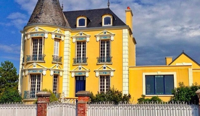 Diva Beach, family home with sea view, pool and jacuzzi