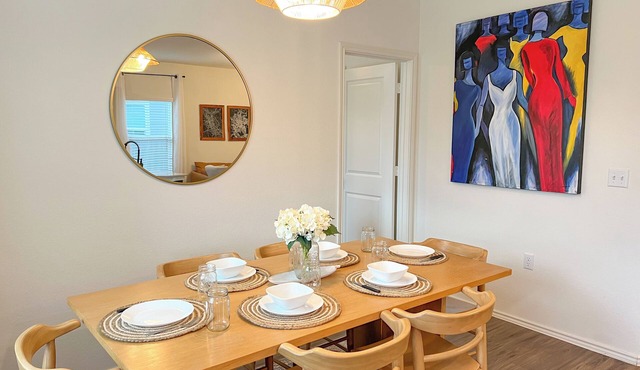 Dive into Luxury: Your Retreat in North Austin - Full Amenity House