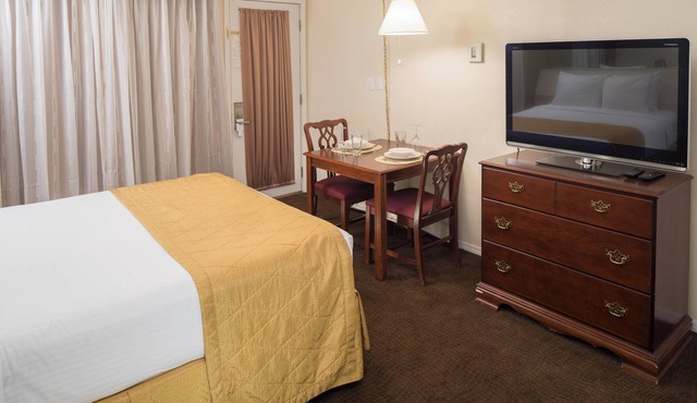 Dive Into Your Dream Vacation! Kitchen, Pool, Near Table Rock Dam