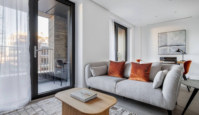 Divine Farringdon 1BR w/Gym & Pool, nr Restaurants, by Blueground