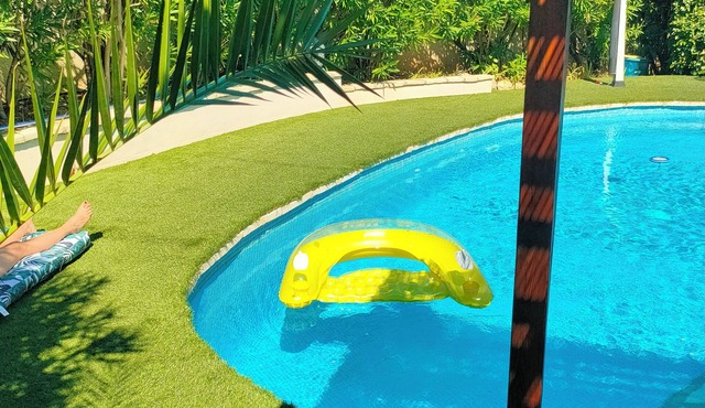 Divine Roujan Sunny Lodge. Piscine Privée, Climatisation, Wifi, Jardin, 6 Person