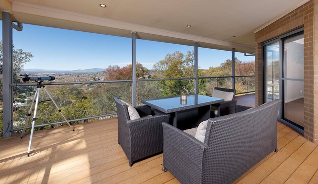 Divine Views on Roper - Glorious three bedroom, two bathroom townhouse with views to die for!