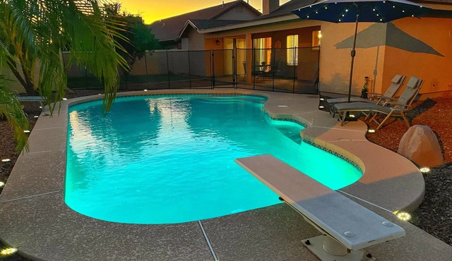 Diving Pool, Family Friendly & Pet Friendly @Cozy Mesa home close to everything!