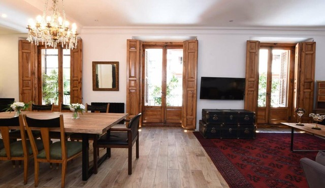 DIWAN Suite apart. 4BDR/5BTH - Atocha/City Center