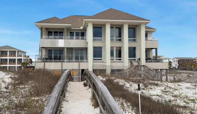 👑Dixie Queen👑 Iconic Beachfront Retreat with Gulf Views + Swim Spa + Elevator