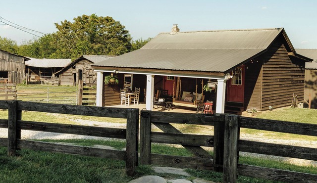 Dixie’s Cottage @ Muletown Farm Fishing Pond Fire Pit Horse Sunset Views