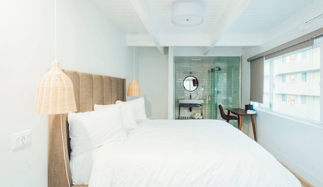 DK - Deluxe Room, 1 King Bed, Non Smoking