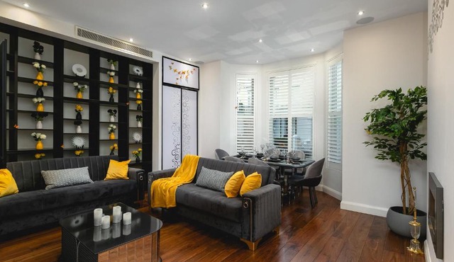 დLUXURY & Spacious Duplex in the Heart of Chelseaდ