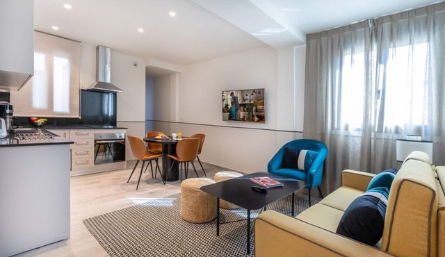 Dlx Int 2 Bed 3 Bath