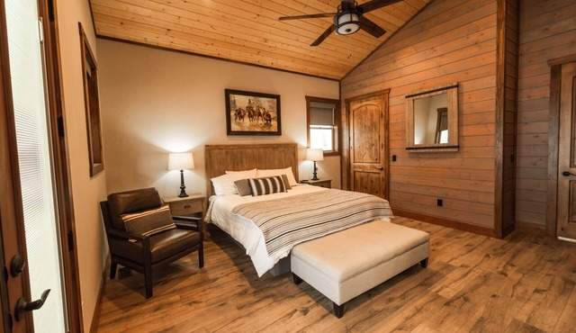 DMR Cabin 4 | Two-Level | Max Capacity 16