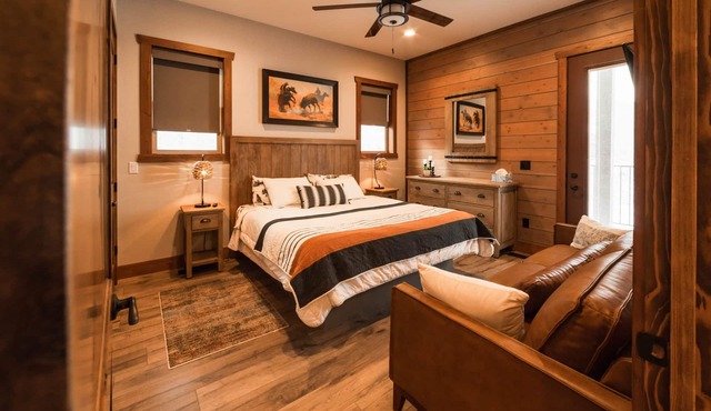 DMR Cabin 5 | One-Level | King & Kid Suite | Max Capacity 7