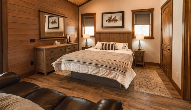 DMR Cabin 6 | Two-Level | Game Room | Max Capacity 14