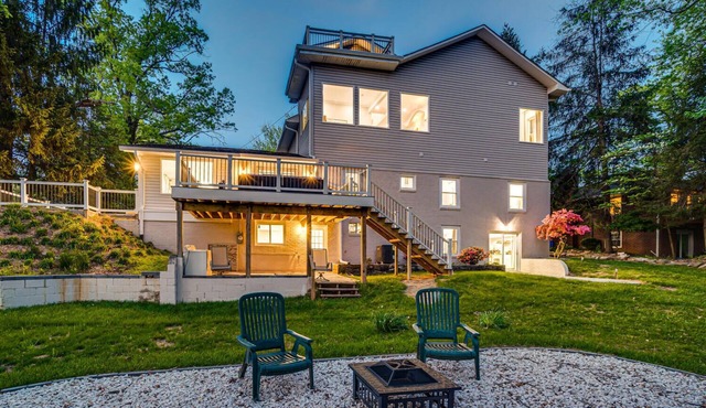 DMV 6BR Lakeside Luxury Retreat w/Firepit, Gameroom, Pool-table