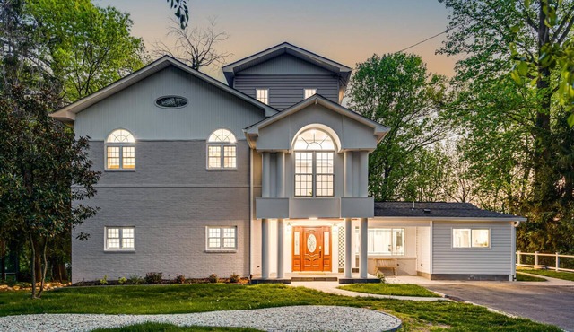 DMV 6BR Lakeside Luxury Retreat w/Firepit, Gameroom, Pool-table