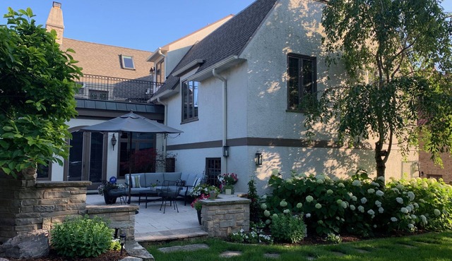 DNC: Remodeled English Tudor 1 block from Lake Michigan & minutes from downtown