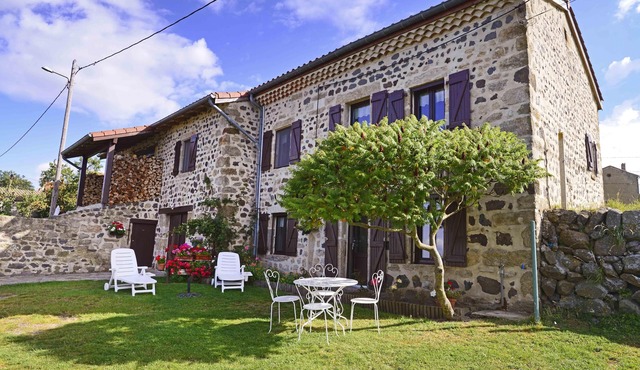 Do you dream of relaxing in the countryside in a family-run gîte?
