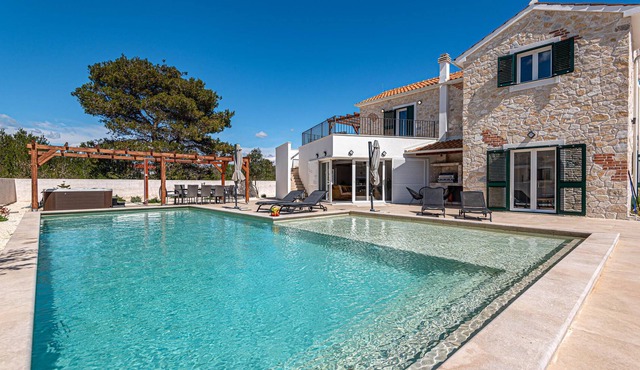 Do you want to experience a luxurious vacation with pool and in authentic design, you will love this