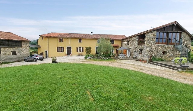 Do you want to relax in the high Pyrenees, quiet and close to the mountains? Then this place is made