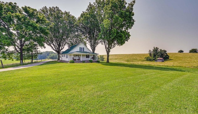 Dobson Farmhouse w/Scenic Porch - Near Vineyards!