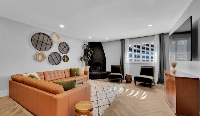 Dobson Ranch Large Family Home! Game Room!