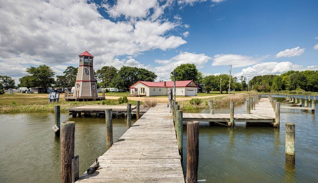 Dock Access: Waterfront Cottage in Avenue!