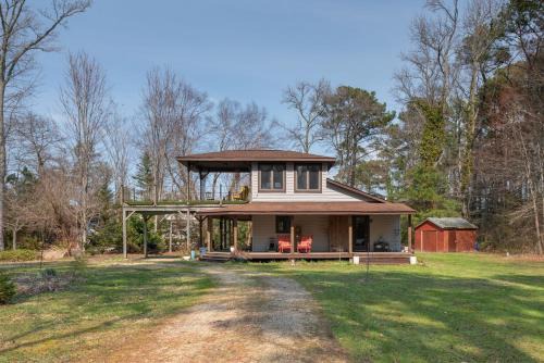 Dock and Bay Access! Cabin on St Jeromes Creek