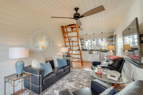Dock and Serene Views, Lakefront Home in Chappells