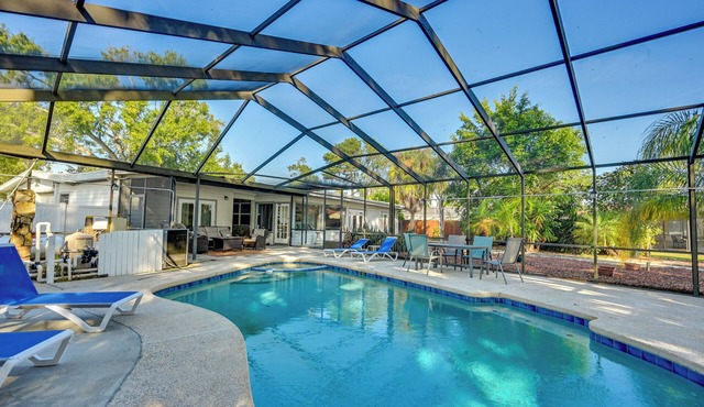 Dock & Beautiful Views! Spacious Bellows Lake Gem