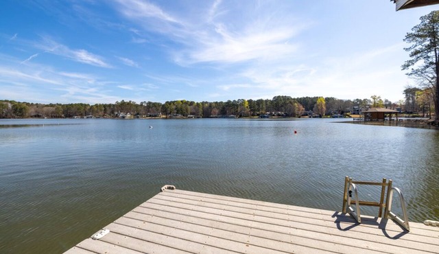Dock Daze | Luxury Rental | Great Views & Lot | 3-night min