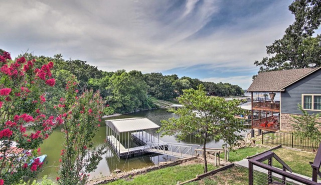 Dock, Deck and Boat Slip Lakefront Eucha Home