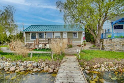 Dock, Deck & Sunsets! Little Bungalow on Lake Mary