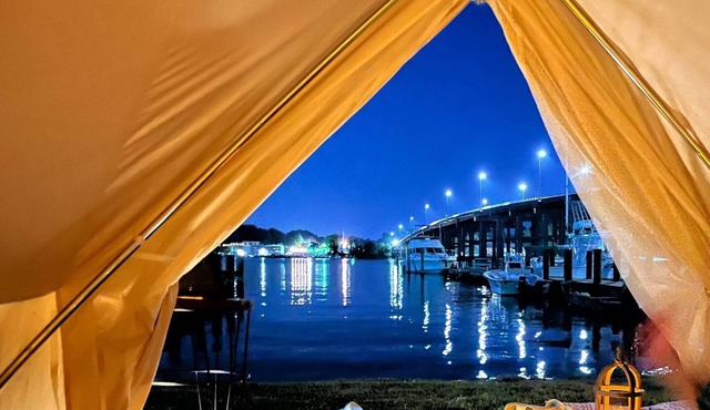 Dock, Dine, & Unwind: The Ultimate Waterfront Glamp Spot