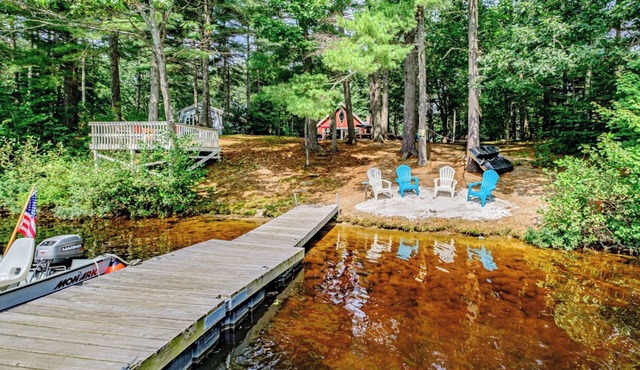 Dock! Dog-Friendly Lakefront Gem in Southern Maine