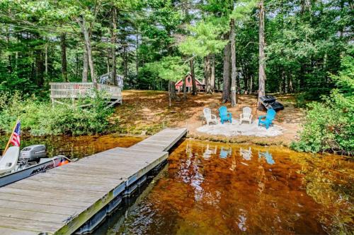 Dock! Dog-Friendly Lakefront Gem in Southern Maine