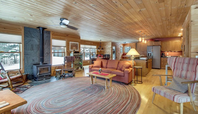 Dock & Foosball: Esquagama Lake Family Cabin