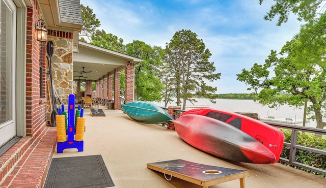 Dock & Game Room: Alvarado Lake Getaway!
