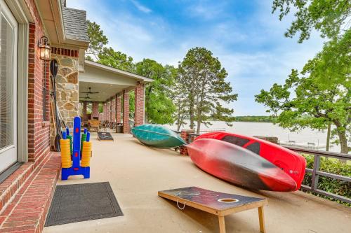 Dock & Game Room: Alvarado Lake Getaway!