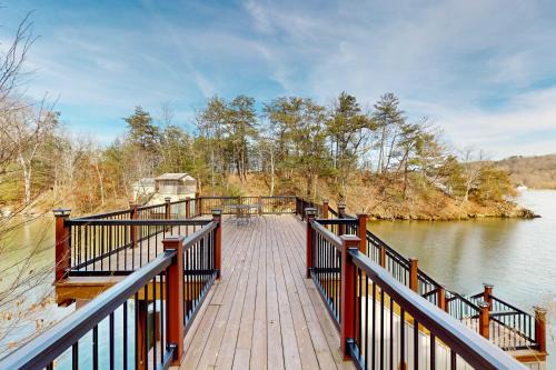 Dock, Game Room! Claytor Lake Group Getaway