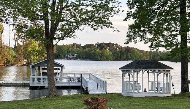 Dock Holiday - beautiful views on Badin Lake. Updates for 2026!