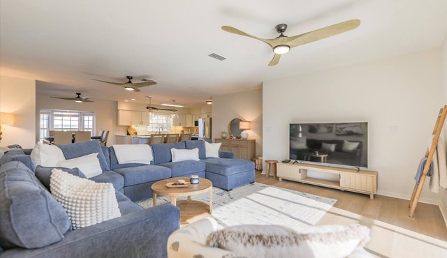 Dock Holiday - Gorgeous 4 Bedroom Sanibel Home with Heated Pool