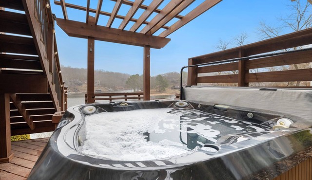 Dock Holiday-Hot Tub-Private Dock & Kayaks