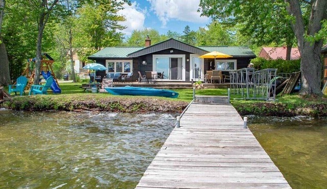 Dock Holiday - Luxury, Newly-Renovated, Cottage w/ Great Swimming & Watercraft