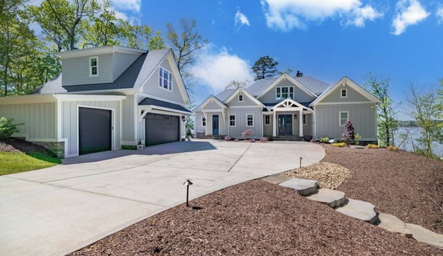 Dock Holiday | Magnificent Main Lake Views | Hot Tub!