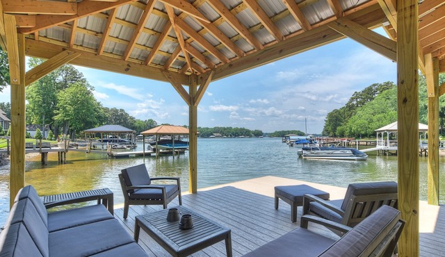 Dock Holiday | New Dock | Sleeps 11 | 5 beds 3.5 baths