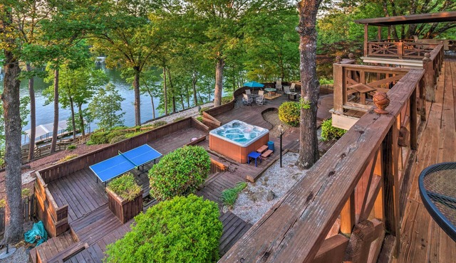 Dock, Hot Tub & Kayaks: Luxe Hot Springs Lakehouse