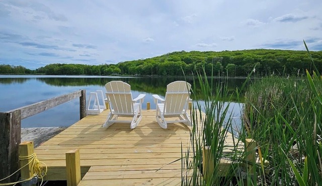 Dock is waiting! Fishing, paddleboards, kayaking!nCome relax by the Lake!