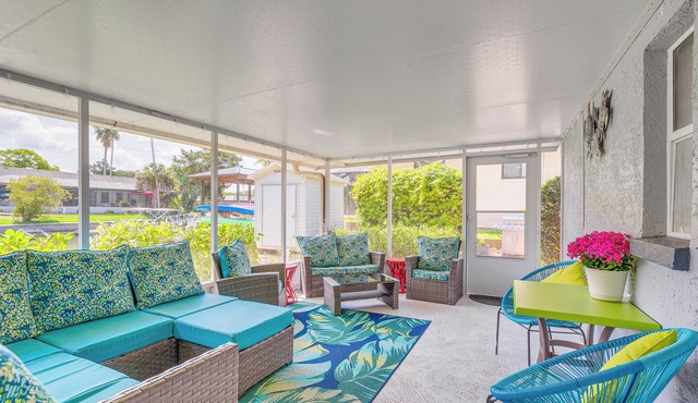 Dock, Kayaks & Bicycles: Crystal River Getaway!