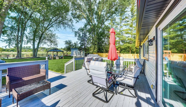 Dock, Kayaks, Game Room: Lakefront Antioch Home!