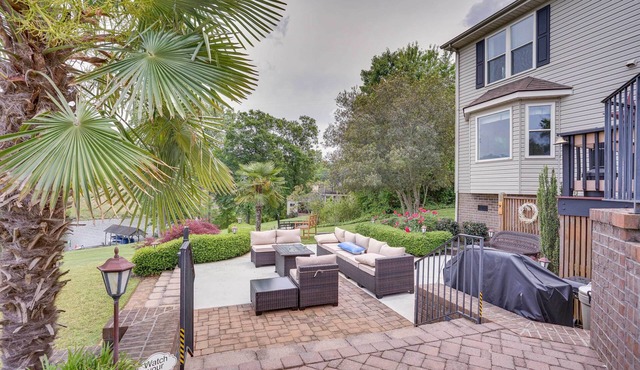 Dock & Kayaks: Lakefront Roanoke Rapids Home